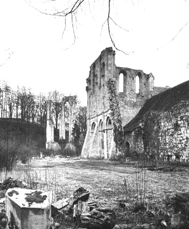 Overblijfsel van kerk: deel van zuidelijke muur van schip, vanuit het noordwesten