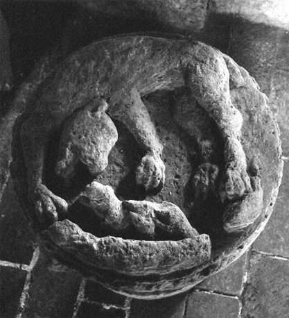 Kloostergebouw, zaal voor monniken of novicen: sluitsteen (de leeuwin en haar kleintjes)