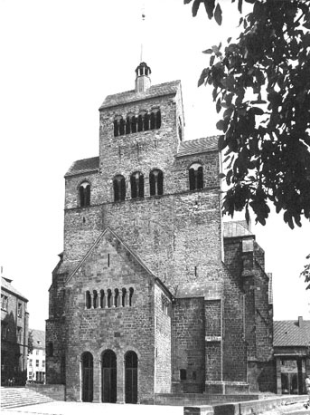Westwerk vanuit het westen