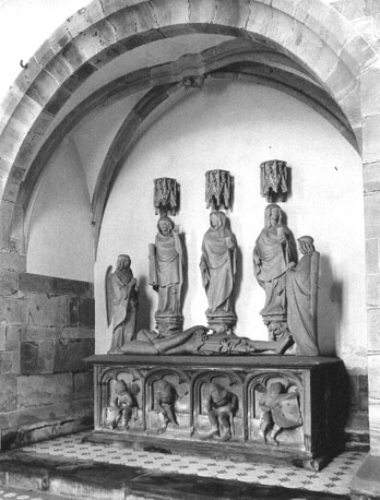 Zuidkapel, grafmonument: de dode Christus op de sarcofaag, soldaten die het graf bewaken, twee engelen en drie vrouwen met zalfpot
