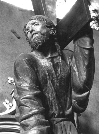 Beeld van Christus die het kruis draagt, detail: bovenlichaam van Christus