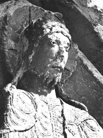 Timpaan, 'Majestas Domini': Christus zittend in een mandorla, omgeven door de symbolen van de vier evangelisten, detail: hoofd van Christus