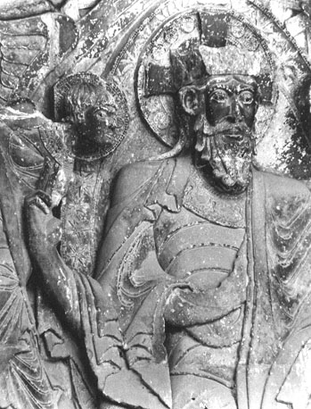 Zuidportaal, timpaan: 'Majestas Domini' detail: Christus in een mandorla, aan zijn rechterhand een engel of een serafijn
