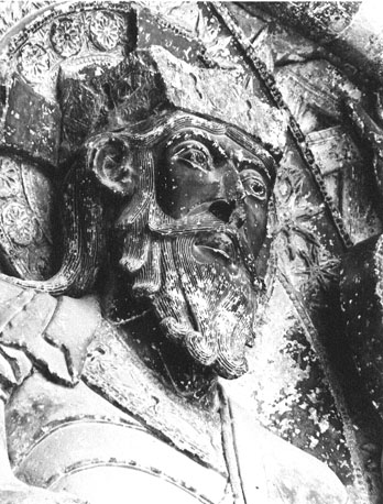 Zuidportaal, timpaan: 'Majestas Domini' detail: hoofd van Christus