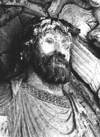 Timpaan: 'Majestas Domini', Christus in mandorla omgeven door de vier symbolen van de evangelisten, detail: hoofd van Christus
