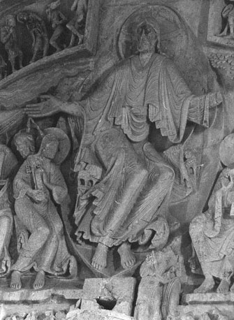 Binnenportaal, timpaan, detail: Christus stort de Heilige Geest uit (Pinksteren)