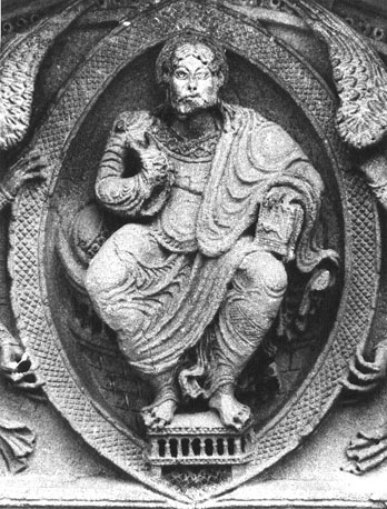 Westportaal, timpaan: tronende Christus in mandorla: de Hemelvaart