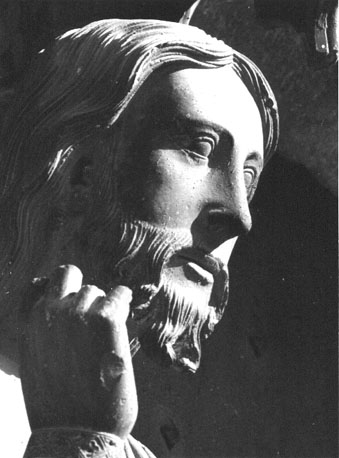 Zuider transept, facade, middenportaal, middenpijler: Christus als leraar, detail: hoofd van Christus