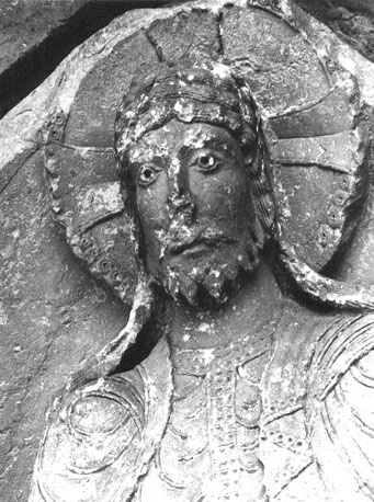 Timpaan, Christus in mandorla (Majestas Domini): detail: hoofd van Christus