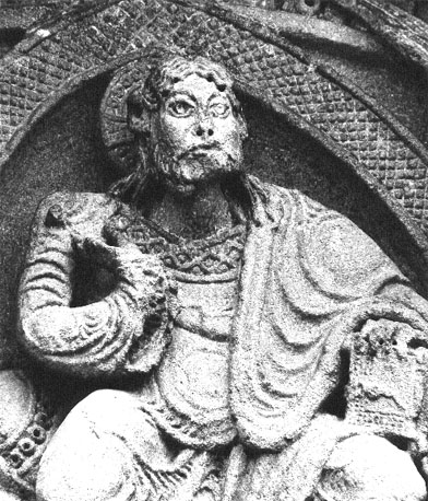 Westportaal, timpaan: tronende Christus in mandorla: de Hemelvaart (detail)