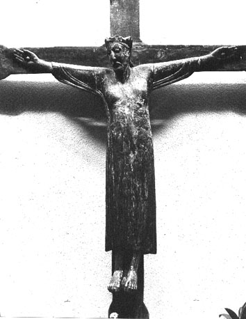 Crucifix: Christus, met koningskroon, aan het kruis