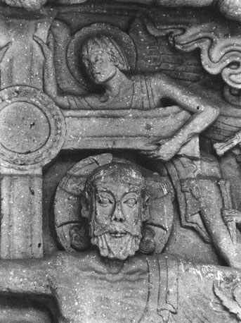 Zuidportaal, timpaan: Laatste Oordeel, detail: hoofd van Christus, engel die het kruis vasthoudt