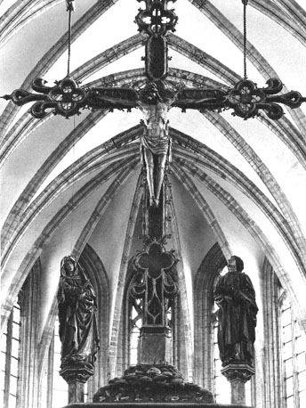 Christus aan het kruis, met Maria en Johannes aan weerszijden van het kruis