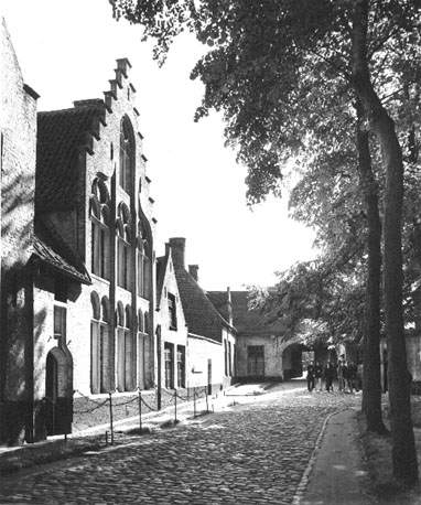 Zicht op het begijnhof "Ten Wijngaarde"