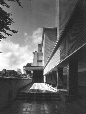 Hoofdingang van raadhuis