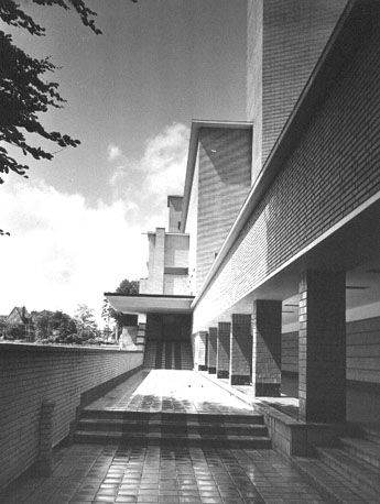 Hoofdingang van raadhuis