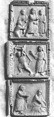 Drie reliëfs: wonderbaarlijke genezingen door Christus (van boven): genezing van bloedvloeiende vrouw; genezing van de lamme; genezing van de bezetene