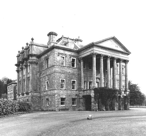 facade van het landhuis