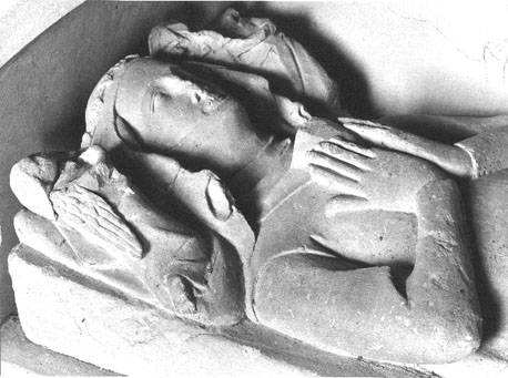 Grafbeeld van adellijke dame, detail: bovenlichaam