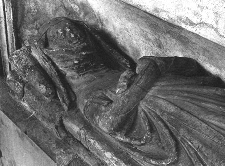 Grafbeeld van adellijke dame, detail: bovenlichaam