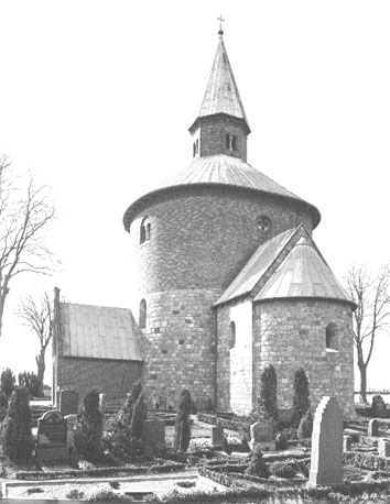 Kerk omringd door kerkhof