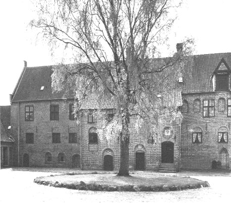 Kloostergebouw, overblijfsel van westelijke vleugel