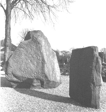 Kerkhof: twee runenstenen