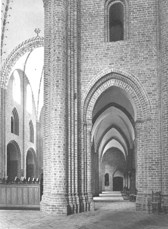 Kerk, zuidelijke zijbeuk vanuit het oosten