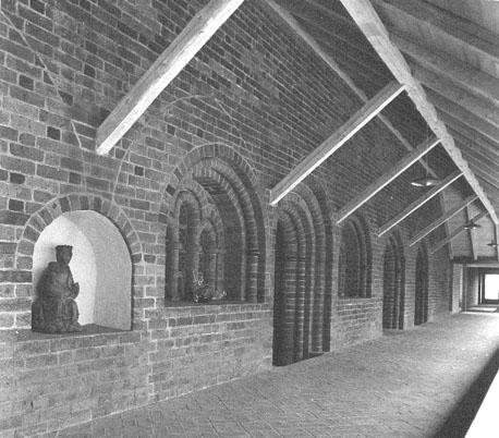 Overblijfsel van oostelijke vleugel: kloostergang met kapittelzaal