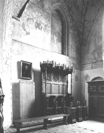 Kapel of sacristie (?) met muurschildering en sedilia