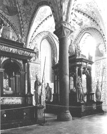 Kapel van Christiaan I: grafmonument van Christiaan III en Dorothea van Saxe-Lauenburg (links) en  Frederick II en Sophie van Mecklenburg (rechts)