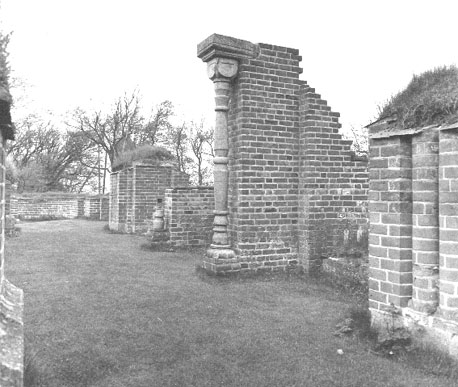 Ruïnes van kerk, kooromgang