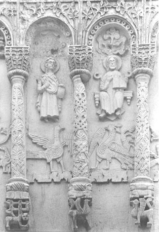 Sculptuur (reliëf) op westzijde van kathedraal