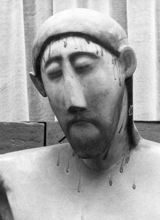 Kloostergang: Christus aan het kruis, detail: hoofd van Christus