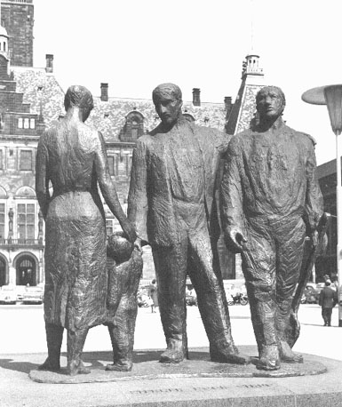 Oorlogsmonument: "Herrijzend Rotterdam"
