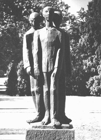 Oorlogsmonument, detail: mensen van het concentratiekamp