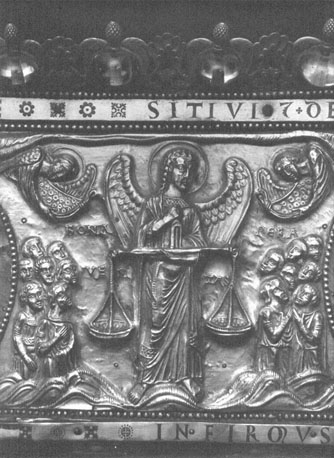 Reliekschrijn van sint Servatius ("Noodkist"), dakvlak: Laatste Oordeel: een engel weegt de goede werken van de mensen