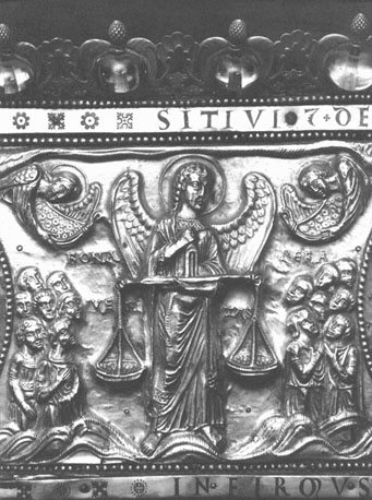 Reliekschrijn van sint Servatius ("Noodkist"), dakvlak: Laatste Oordeel: een engel weegt de goede werken van de mensen