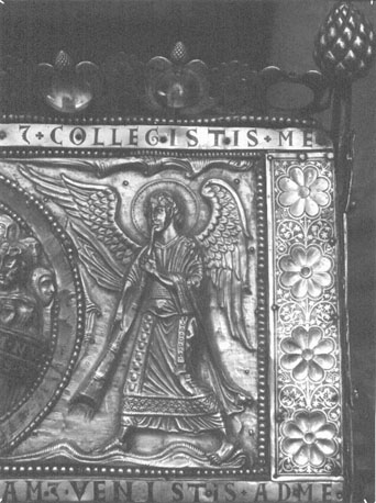 Reliekschrijn van sint Servatius ("Noodkist"), dakvlak: Laatste Oordeel: engel blaast op trompet