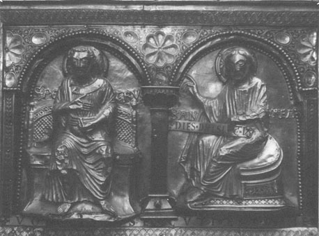 Reliekschrijn van sint Servatius ("Noodkist"), lange kant, apostelpaar: Petrus en Andreus