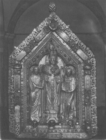 Reliekschrijn van sint Servatius ("Noodkist"), korte kant: sint Servatius tussen twee engelen