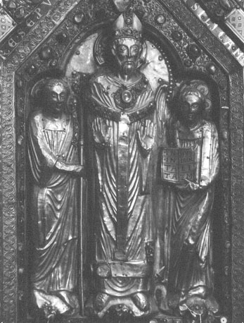 Reliekschrijn van sint Servatius ("Noodkist"), korte kant: sint Servatius tussen twee engelen