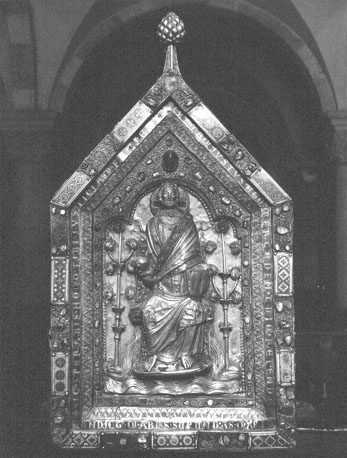 Reliekschrijn van sint Servatius ("Noodkist"), korte kant: Christus als hemelse rechter (voor de restauratie)