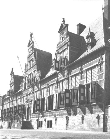 Kloveniersdoelen, facade (voormalig mili-tair hospitaal)