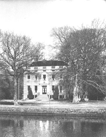 Huis Goudestein aan de rivier de Vecht