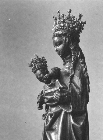  gekroonde Maria met gekroond Christuskind in haar armen, bijgenaamd 'Onze Lieve Vrouwe in 't Zand' (bovenlichamm, en profile)
