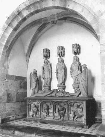 Zuidkapel, grafmonument: de dode Christus op de sarcofaag, soldaten die het graf bewaken, twee engelen en drie vrouwen met zalfpot
