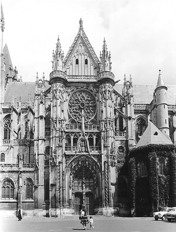 Zuidelijke zijde van kerk, facade van zuider transept