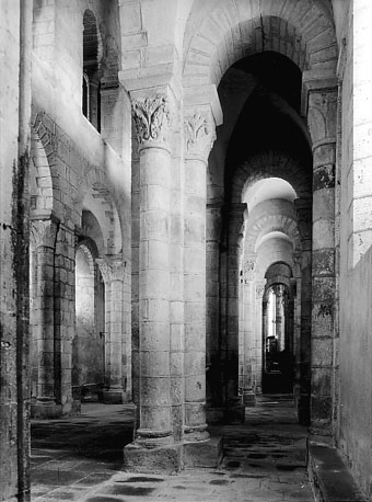 Kerk, interieur: zijbeuk en middenschip