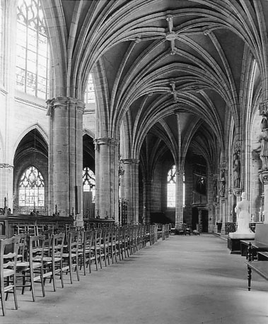 Kerk, interieur: kooromgang (zuidelijk deel) vanuit het zuidwesten